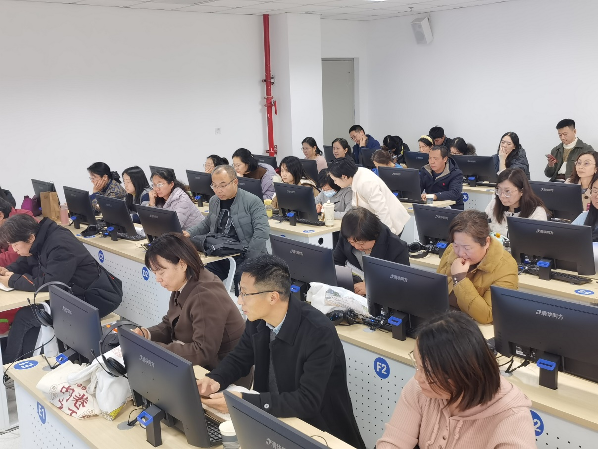 壹号娱乐
举办“AI辅助高校教师教学研究”专题培训