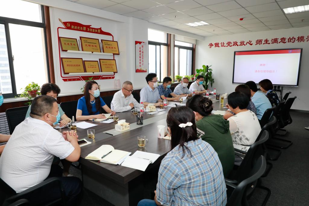 刘卫国一行莅临壹号娱乐
检查迎新准备工作