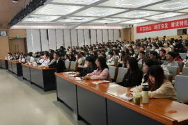 壹号娱乐大学生宣讲团为壹号娱乐
学生作党的二十大精神宣讲