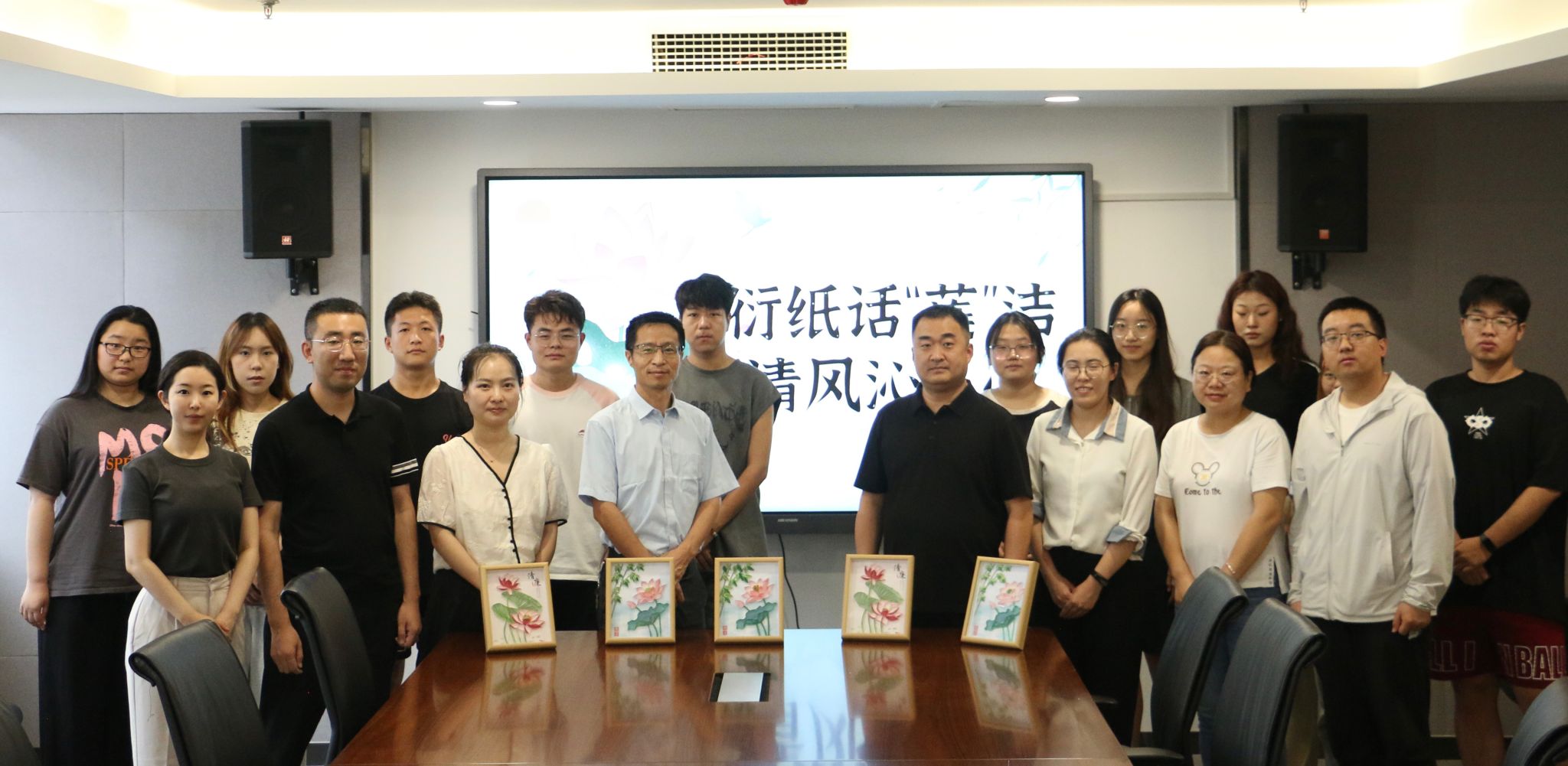 衍纸话“莲”洁，清风沁人心——壹号娱乐
举办衍纸作品DIY活动