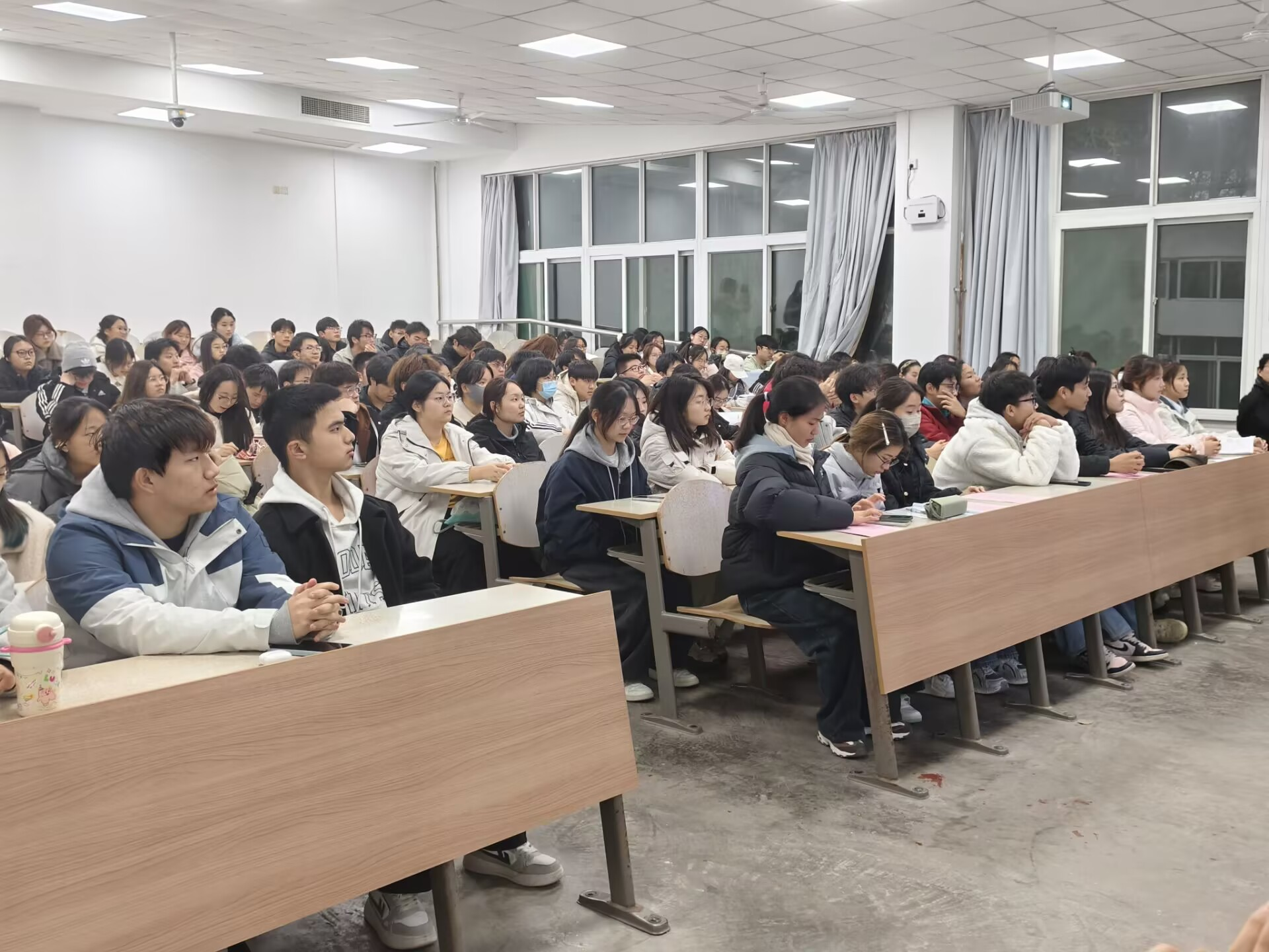 深学全会精神  凝聚奋进力量——壹号娱乐
开展党的二十届四中全会精神学习宣讲会