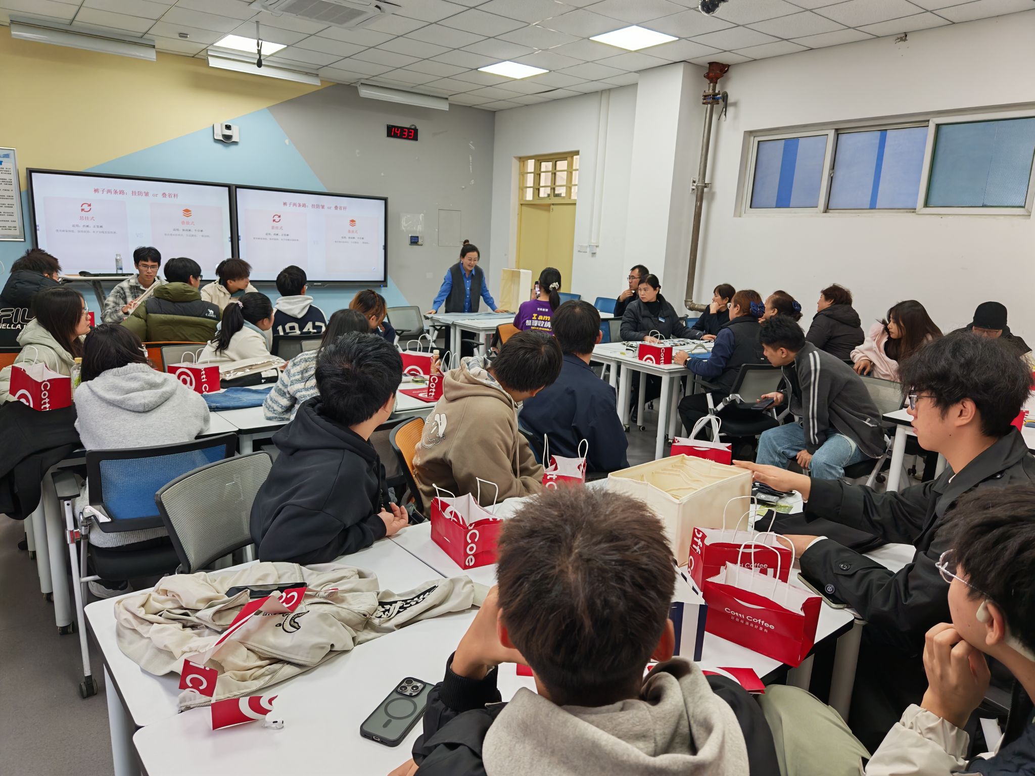 壹号娱乐
举办“整理有道 收纳有方”公寓生活小课堂