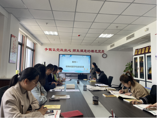 “一人一主题”——壹号娱乐
开展学生工作案例研讨