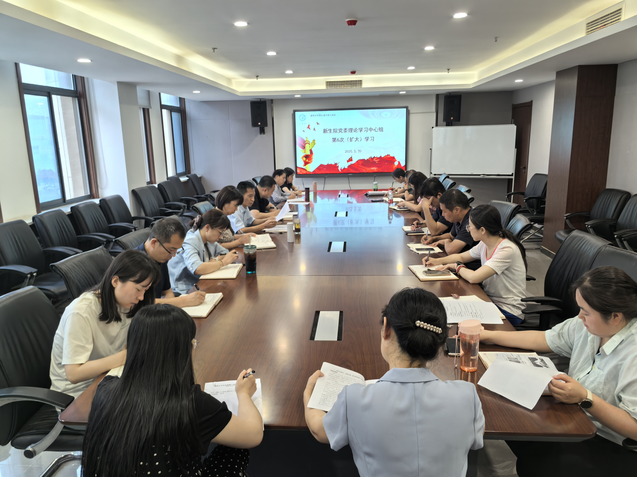 壹号娱乐
组织2025年党委理论学习中心组（扩大）第6次学习