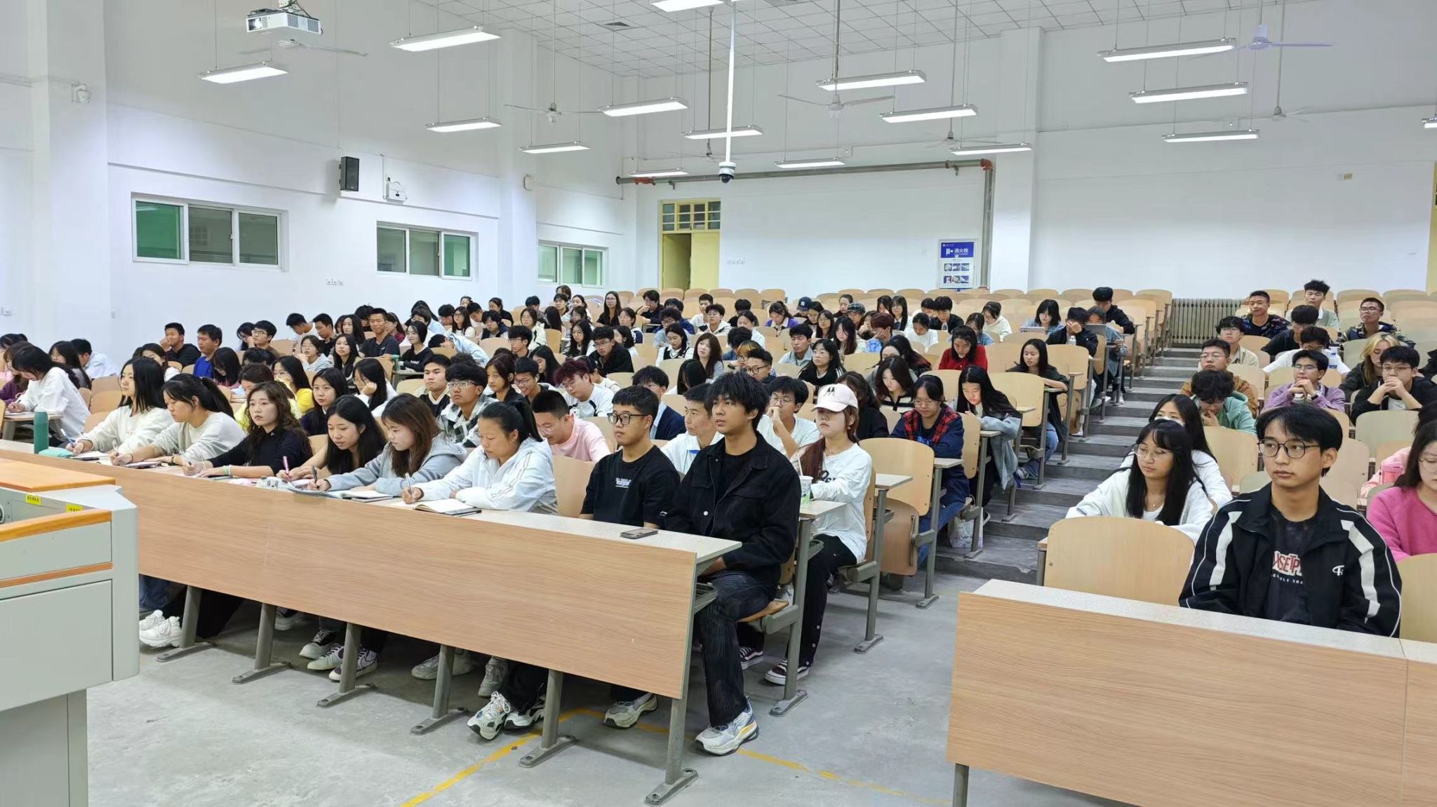 心有所信 方能远行——壹号娱乐
举行2024级团学干部履职能力提升交流分享会