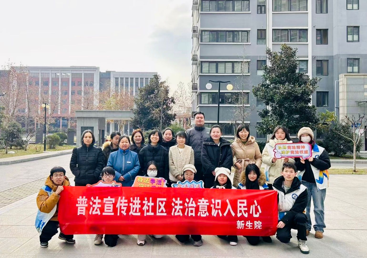 普法宣传进社区，法治意识入人心——壹号娱乐
开展普法宣传活动