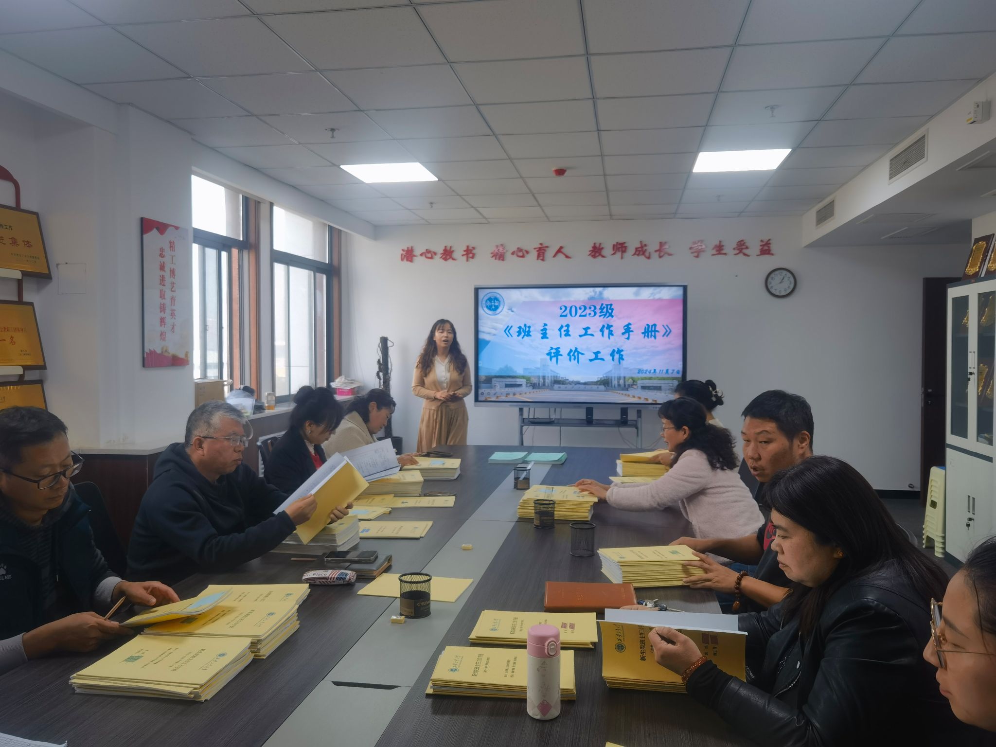 壹号娱乐
开展班主任工作考核‌