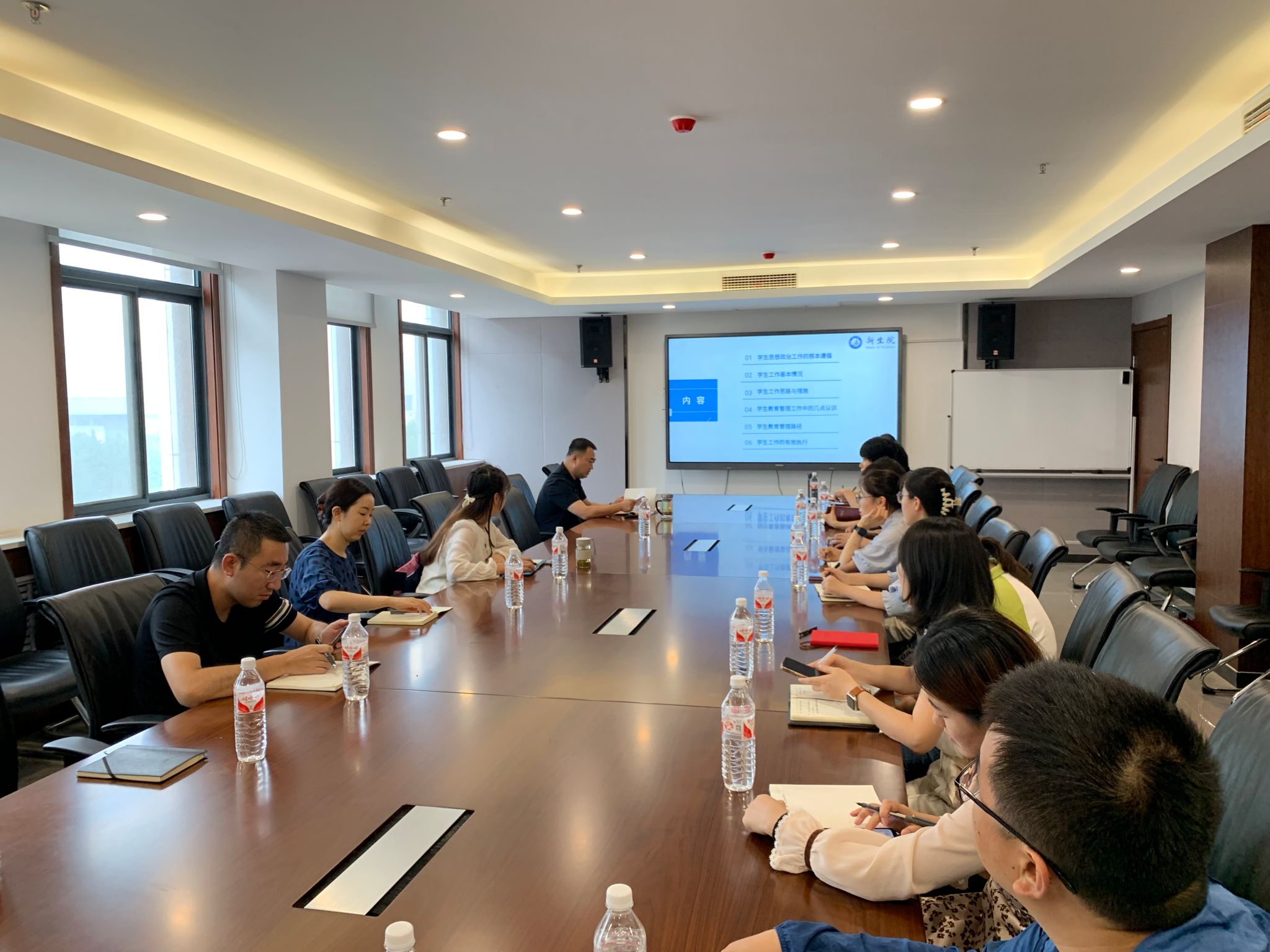 壹号娱乐
召开辅导员学生工作培训会