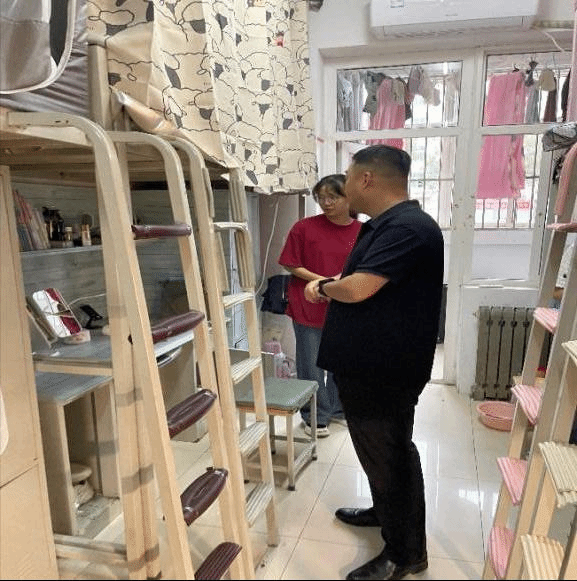 壹号娱乐
领导深入公寓走访学生宿舍