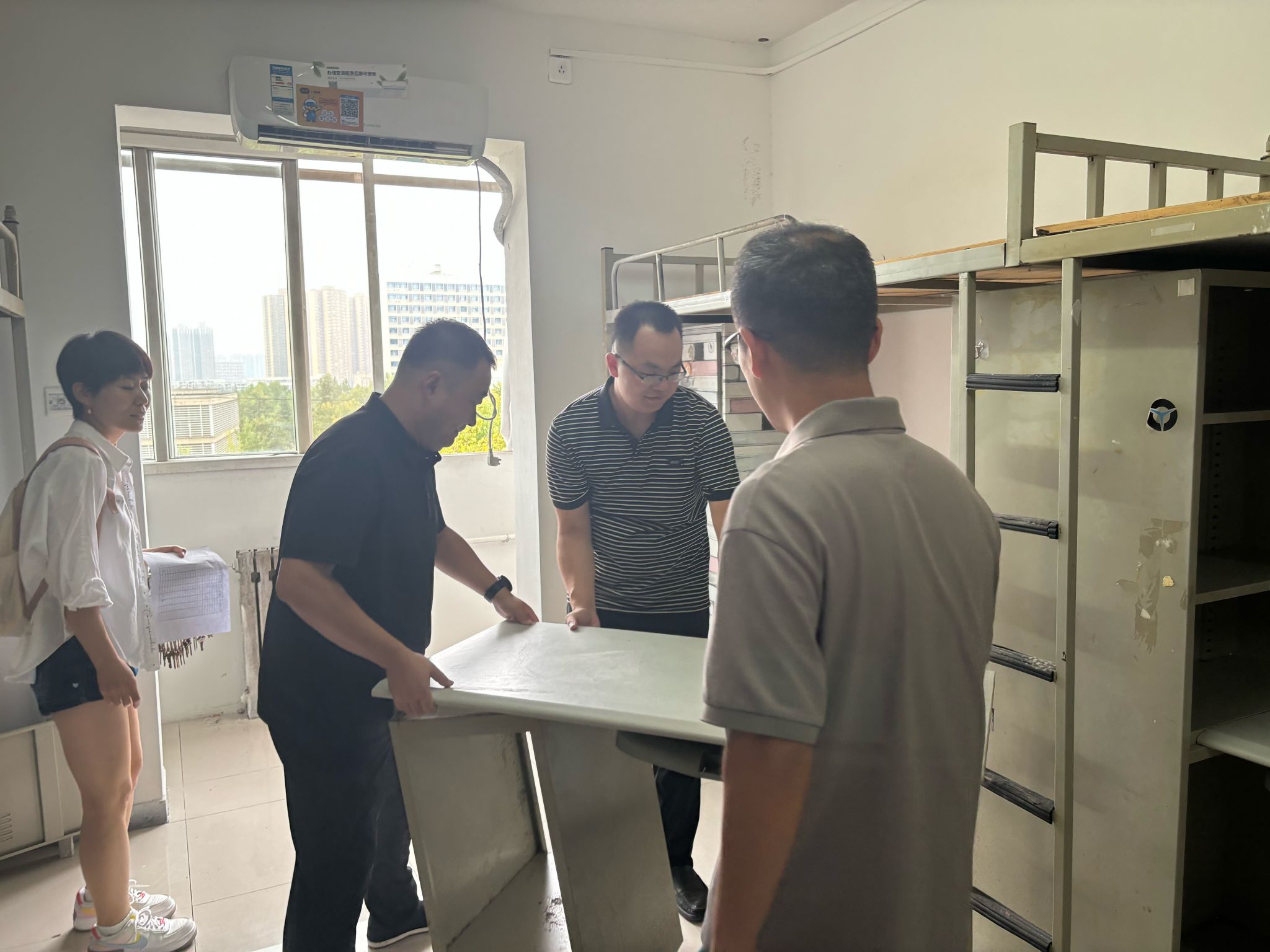 用心筑牢安全防线----壹号娱乐
开展宿舍安全环境排查专项行动