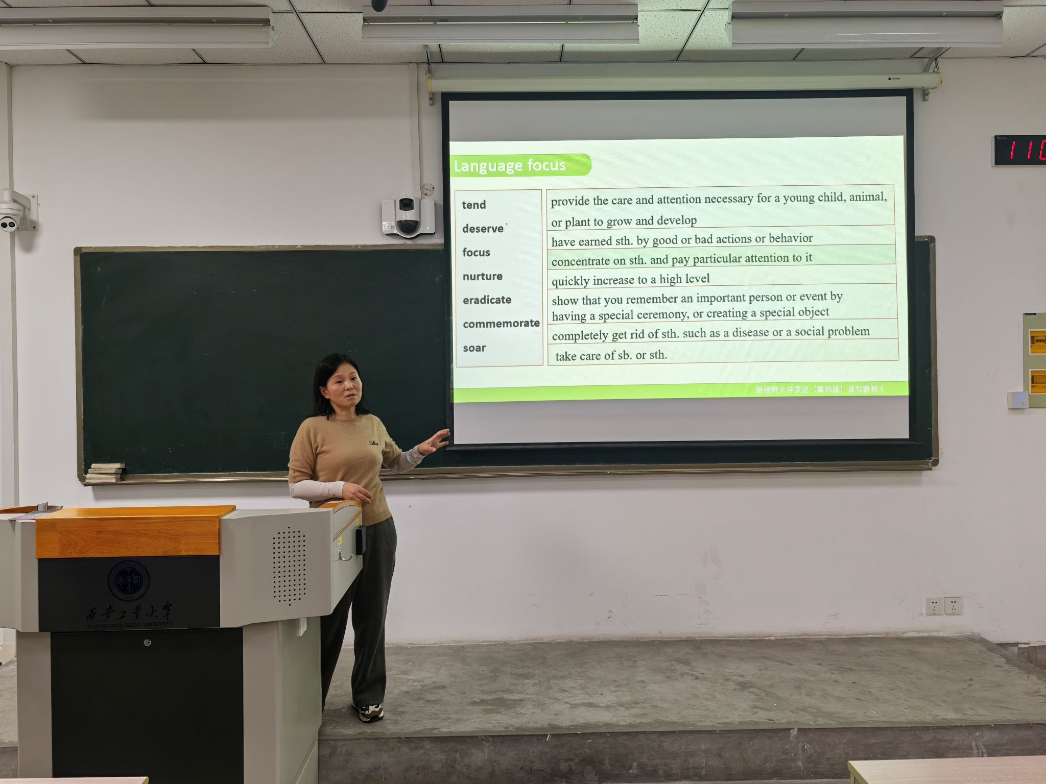 优秀班主任|壹号娱乐
公共外语系教师：朱月芳