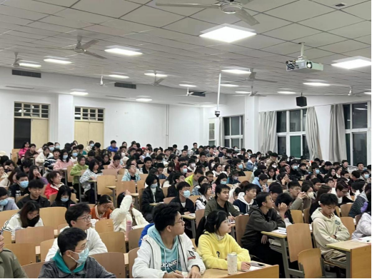 壹号娱乐
第四期入党积极分子培训班理论授课顺利完成