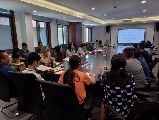 刘改琳为壹号娱乐
教师干部作培训