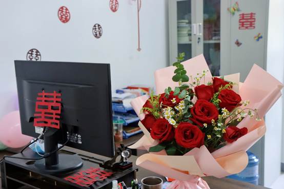 抗“疫”中的浪漫之约：壹号娱乐
辅导员举行“云端”婚礼