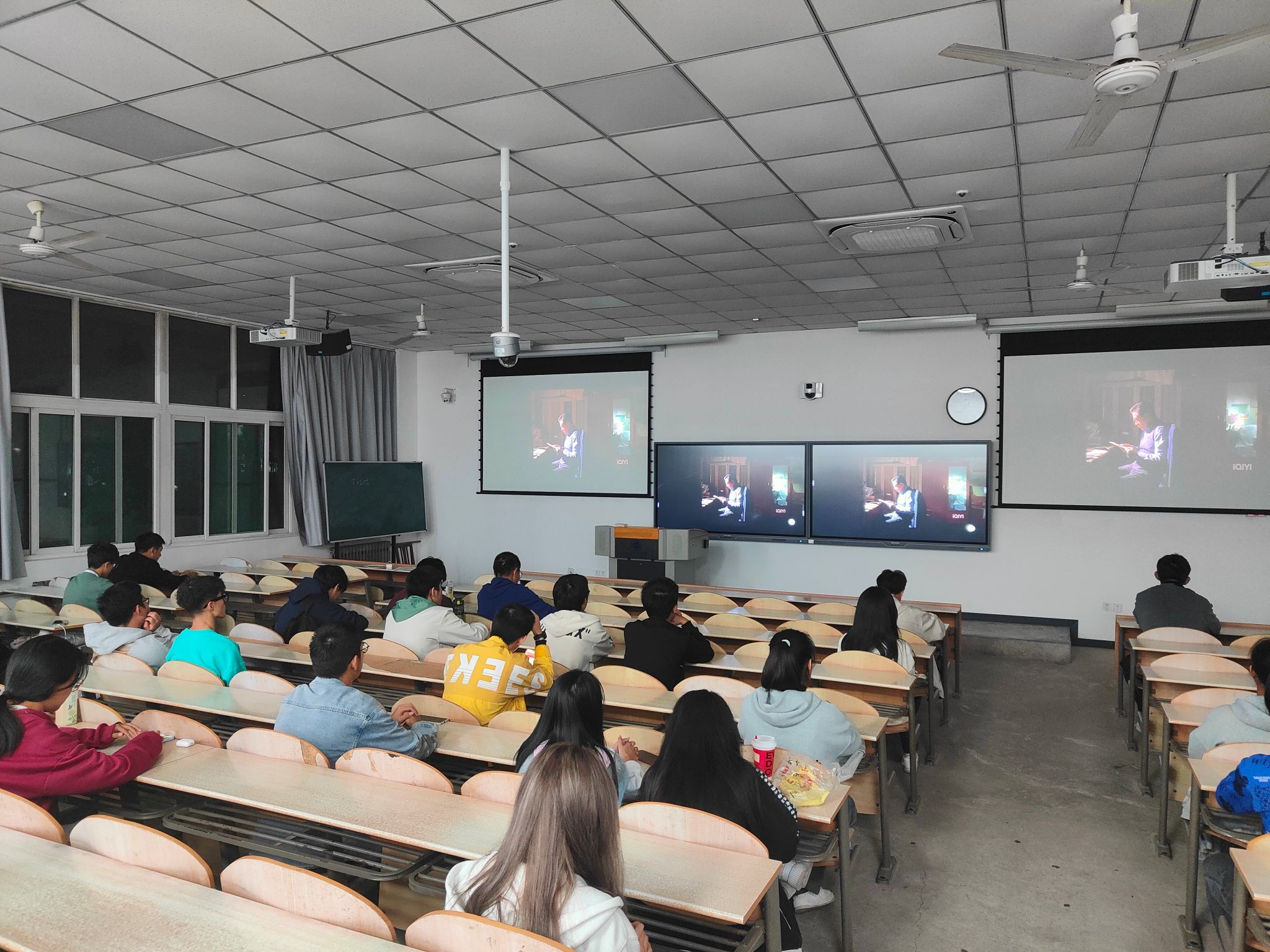 壹号娱乐
开展“培根育魂，石榴花开”主题教育活动