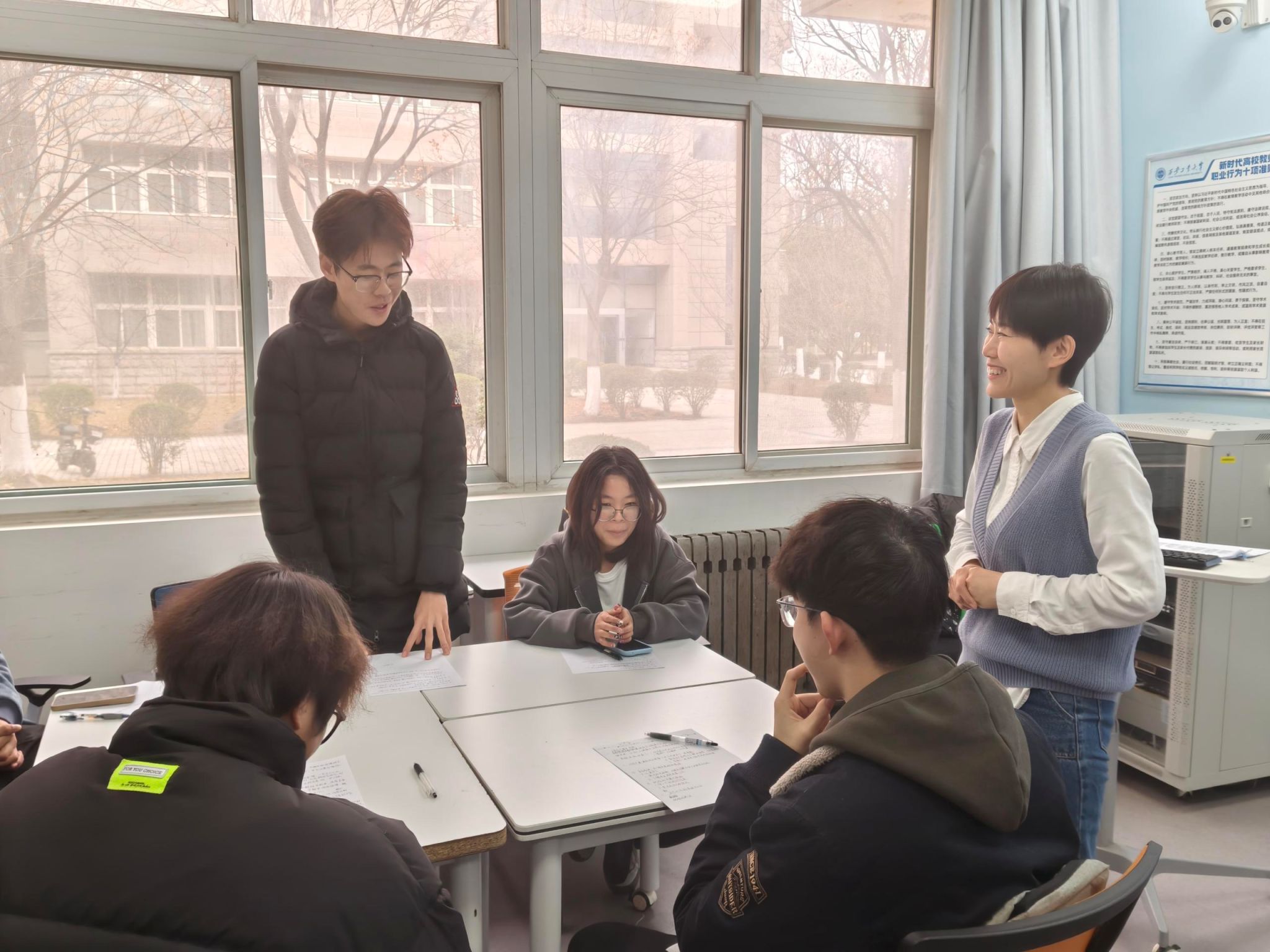 青言青语话雷锋 时代传承绽光芒——壹号娱乐
开展“学雷锋”主题班会