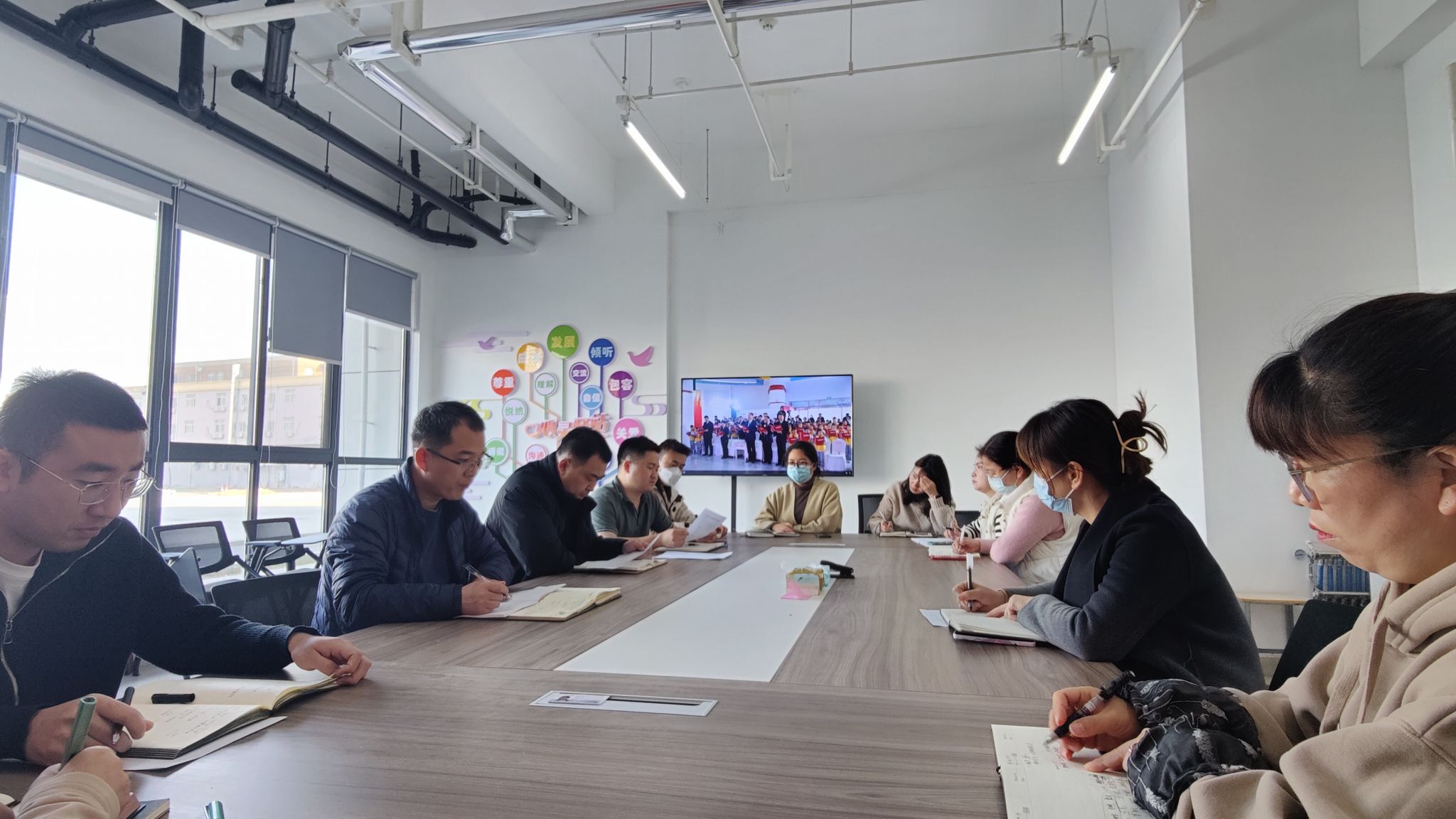 壹号娱乐
组织青年学子观看2023年“宪法晨读”活动直播