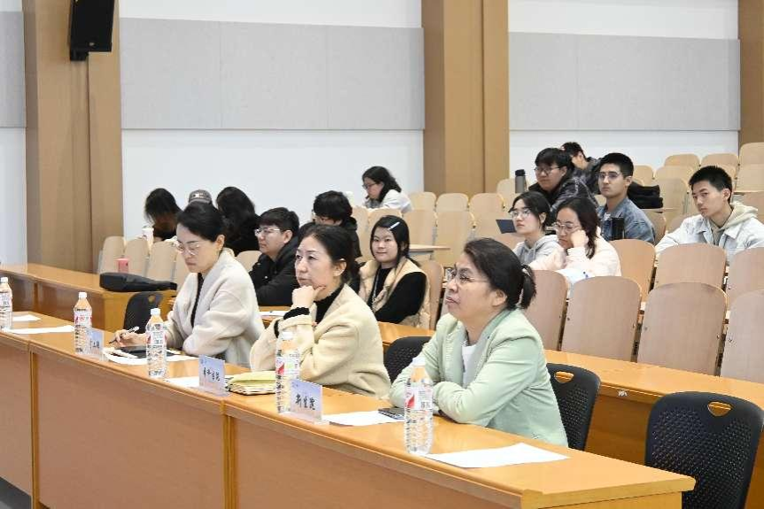 壹号娱乐举办英语、数学高阶课宣讲会