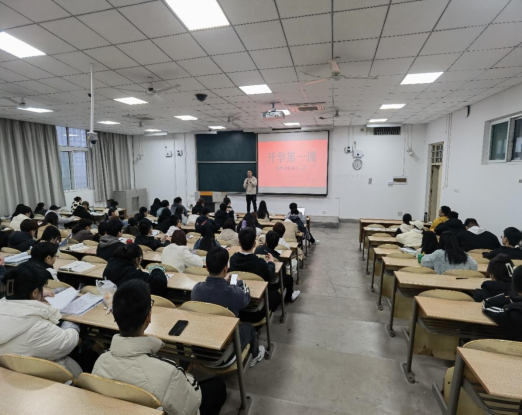 壹号娱乐
开展“理想 担当 奋斗 青春”为主题的开学第一课