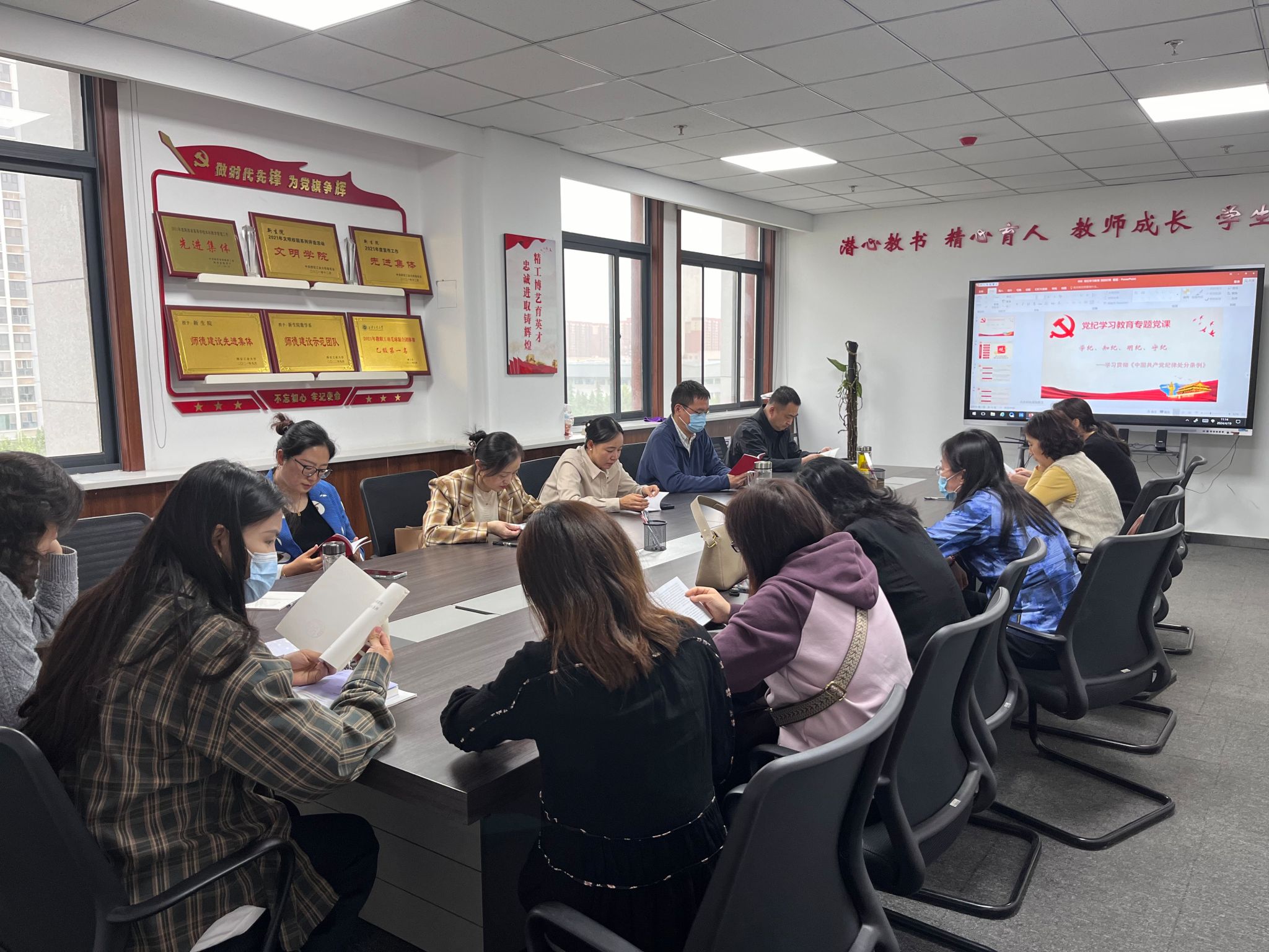 学纪、知纪、明纪、守纪——壹号娱乐
党委副书记、纪委书记为公外一支部讲党课