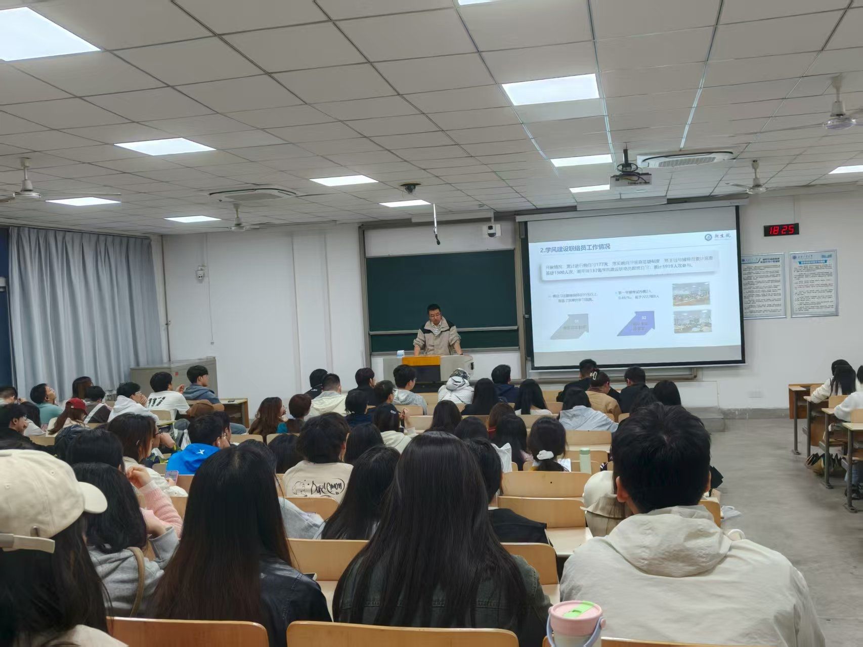 壹号娱乐
召开2025级学风建设联络员工作培训会议