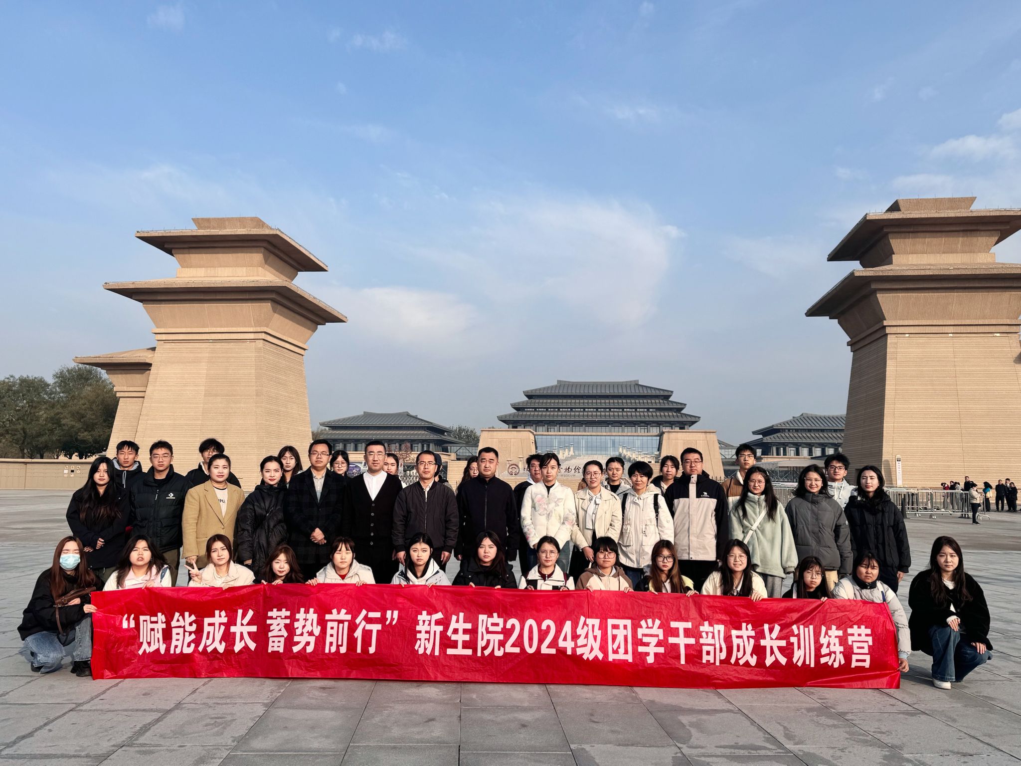 观秦风汉韵 品文化盛宴---壹号娱乐
组织团学干部赴陕西历史博物馆秦汉馆参观学习